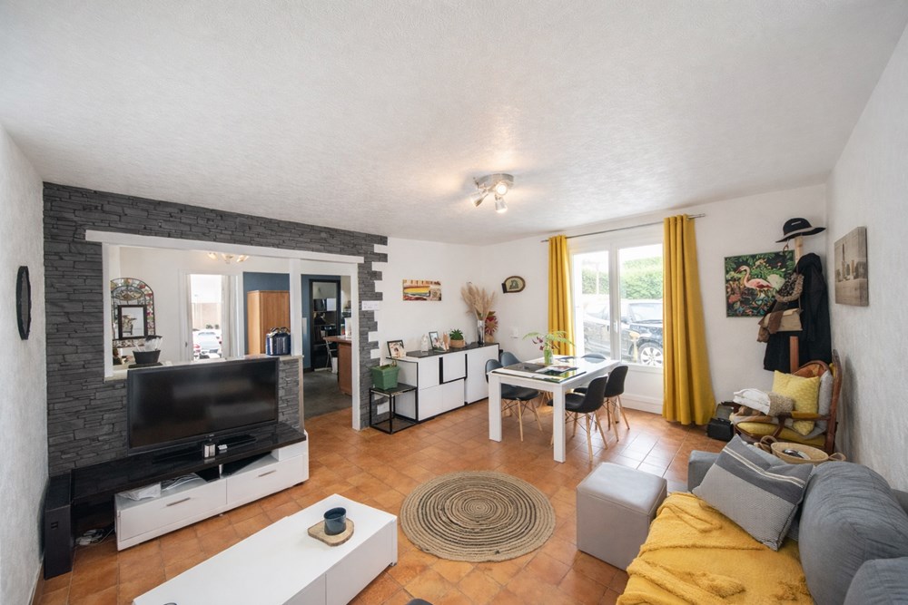 MAISON 103M² - 3 CHAMBRES - TERRAIN 500M² - PROXIMITE ECOLES ET COMMERCES - DEPENDANCE - JARDIN CLOS photo 2
